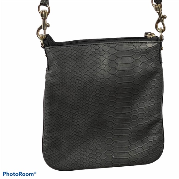 🌸Guess Cross Body! - Picture 3 of 6